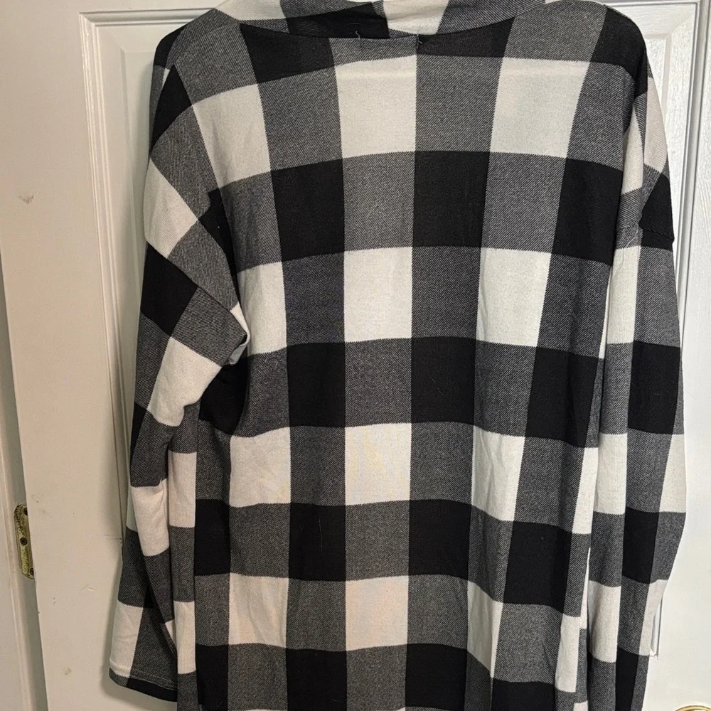 Cozy Black & White Plaid Open-Front Cardigan - Picture 6 of 7
